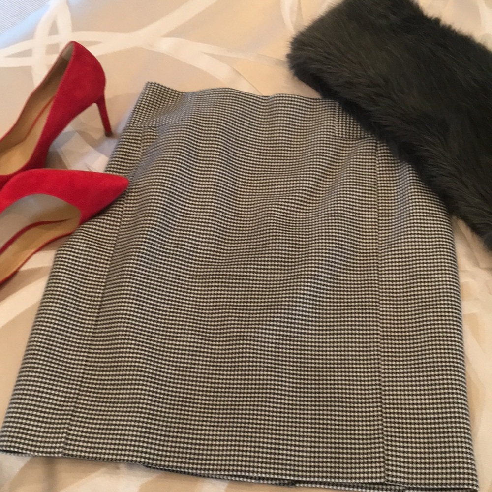 Hounds tooth pencil skirt